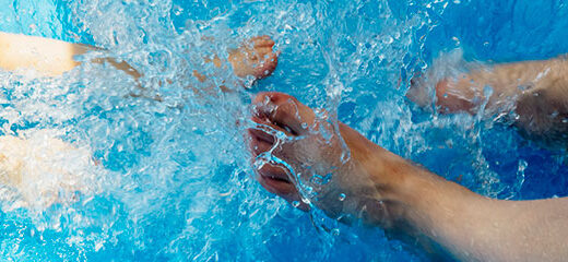 caminar por la piscina reporta beneficios a la salud