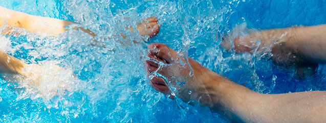 caminar por la piscina reporta beneficios a la salud