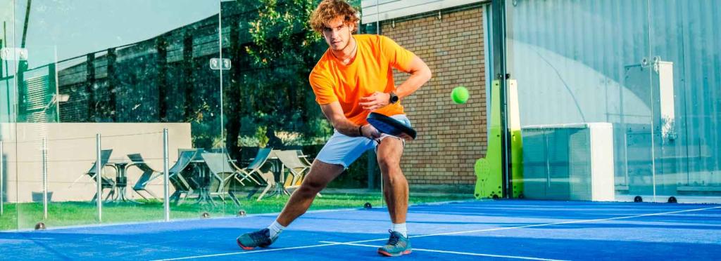 Imagen central curso entrenador de padel Imagen central curso entrenador de padel